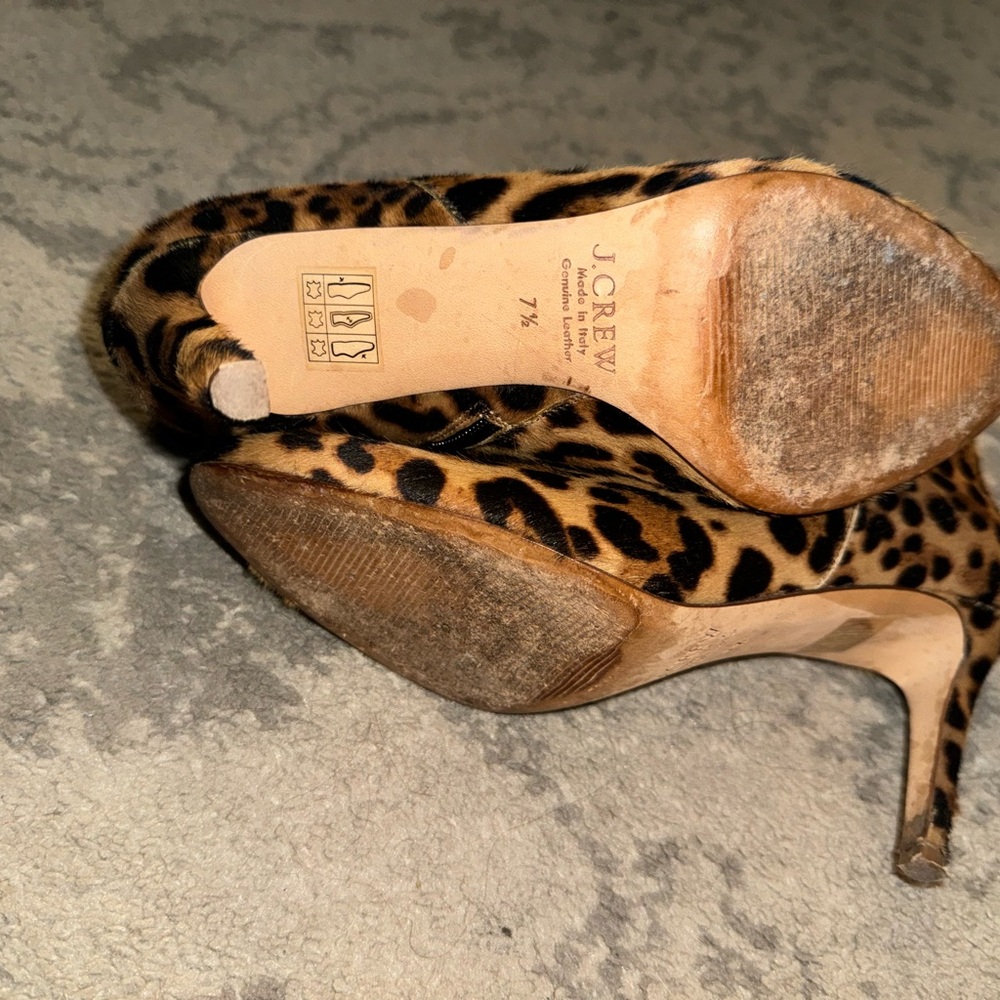 Women’s J. Crew leopard print, leather calf hair booties. Size 7 1/2 - Picture 4 of 9